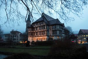 Schloss Urach in der Herbstdämmerung