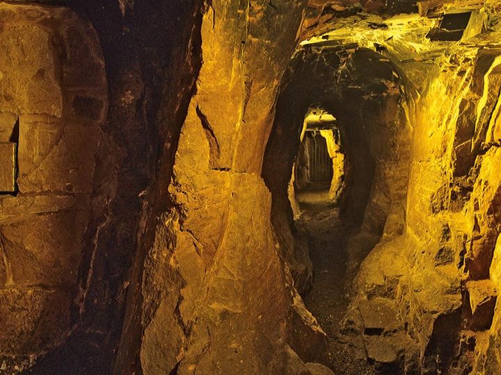 Foto: Staatliche Schlösser und Gärten Baden Württemberg, Arnim Weischer Burgfeste Dilsberg, Burgstollen